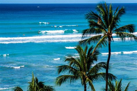 The 5 Best Surfing Spots on Oʻahu in 2021 - Hawaii Magazine