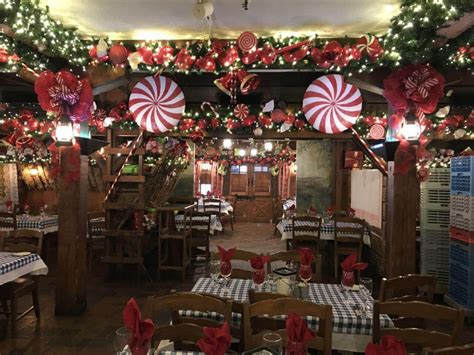 20+ Best Restaurant Decoration Ideas for Christmas - The Architecture ...