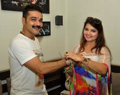 Prosenjit Chatterjee Family Photos, Father, Wife, Son, Sister, Age ...