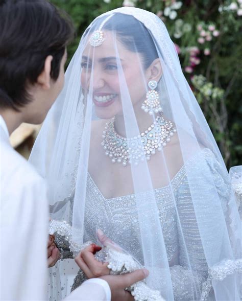 Mahira Khan Marries Salim Karim: Pictures + Their Love Story! - Surfing LA