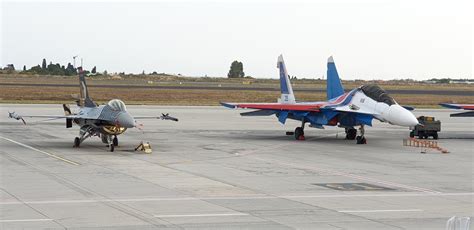 Su-30 of the 'Russian Knights' next to a F-16 of the 'Solo Turk ...