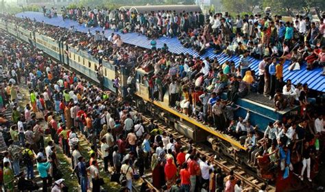 Crowded train station in India - Doobybrain.com | Lifetime trip, Asia ...