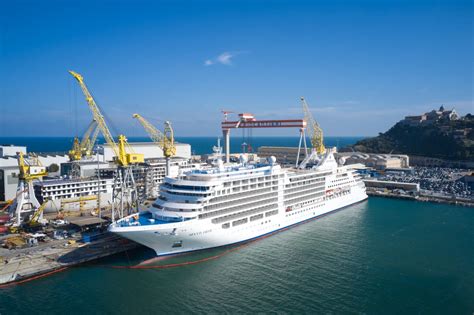 Silversea take delivery of Silver Moon