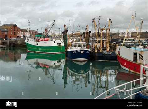 Fishing boats in Padstow Harbour Stock Photo - Alamy