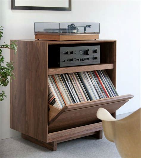 Pin de T em Spaces and Decor | Armazenamento de discos de vinil, Design ...