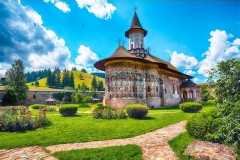 Visiting the painted monasteries in Bucovina | Best places