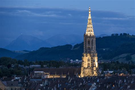 Catedral de Berna iluminada por razões de segurança - SWI swissinfo.ch