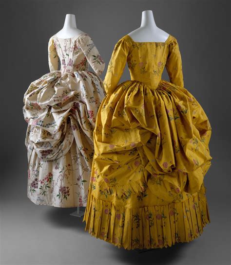 Die Robe à la polonaise - Costume Antique