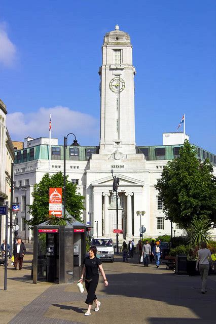 Luton Town Hall © Richard Thomas :: Geograph Britain and Ireland