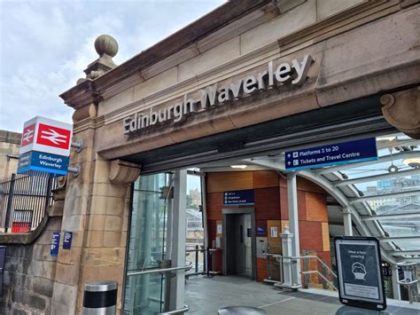 Edinburgh Waverley launches new Taxi Zone