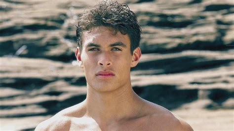 People Are Losing It Over Young Jason Momoa in 'Baywatch' - YouTube