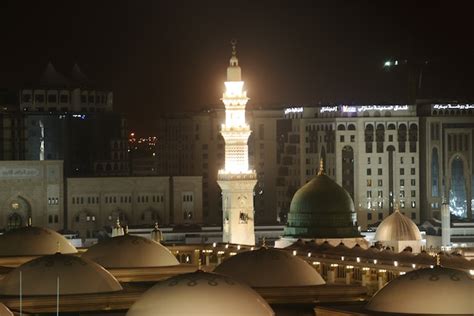 Premium Photo | Madina mosque at night