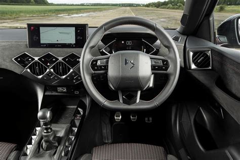 DS 3 Crossback (2021) Interior Layout, Dashboard & Infotainment | Parkers