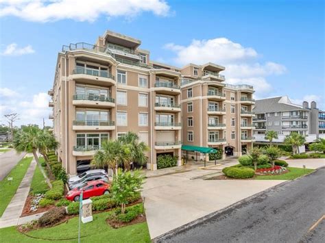 Luxury condos with balcony for sale in Metairie, Louisiana | JamesEdition