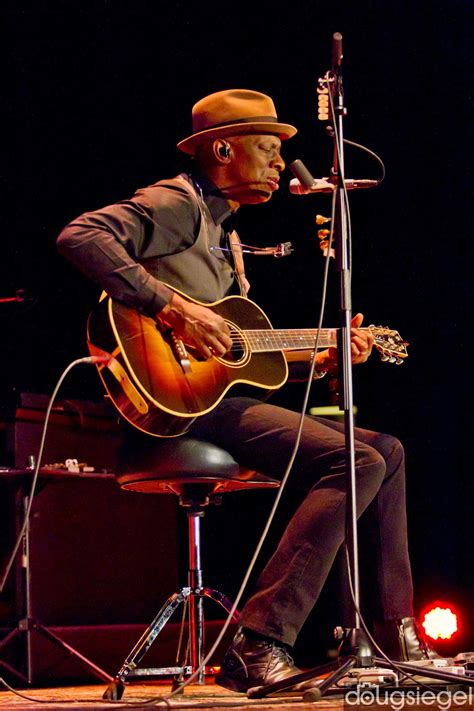 Keb Mo Performs at The Taft Theater ~ Concert Photos Magazine - Live ...