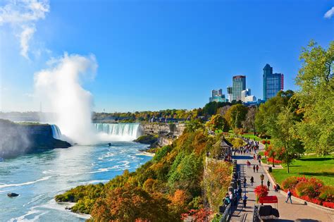 Niagara Falls in Ontario - Raging Waterfalls on the Niagara River - Go ...