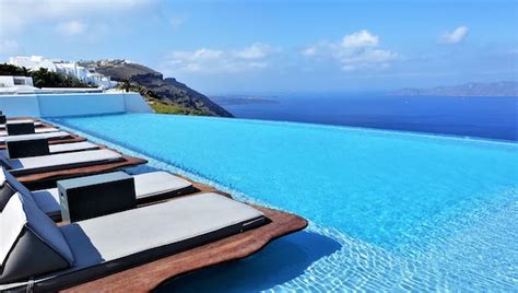 26 Best Santorini Hotels with Infinity Pools