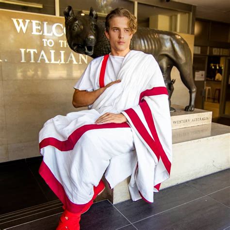 How To Wear A Toga The Ancient Roman Way Getty Iris | eduaspirant.com