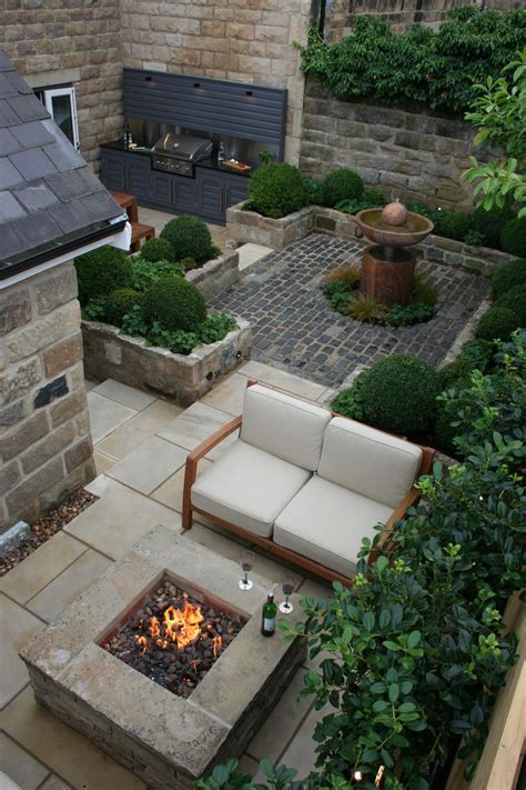 Urban Courtyard for Entertaining | homify | Modern garden design ...