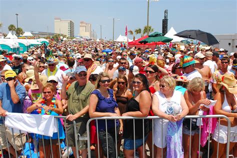 Jimmy Buffett concert report: There's only a little elbow room on the ...