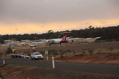 Bendigo Airport Qantas flights to Sydney take off for first time ...