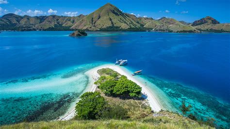 Kelor Island | Striking White Beaches to Relax | Hello Flores