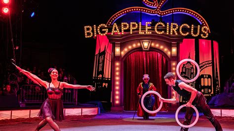 Review: The Big Apple Circus Still Delivers - The New York Times