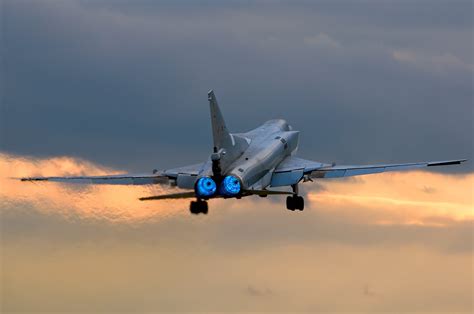 Tupolev Tu-22M Backfire Full Throttle Aircraft Wallpaper 3726 - AERONEF.NET