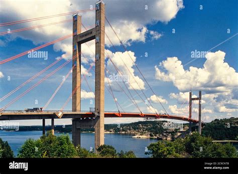 Sweden, Bohuslan, Tjorn Island, Stenungsund, Tjornbron bridge, links ...