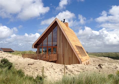 Small Wood Homes and Cottages: 16 Beautiful Design and Architecture Ideas