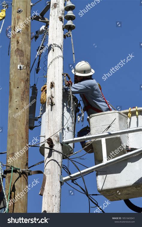 47 Lineman with gear Images, Stock Photos & Vectors | Shutterstock