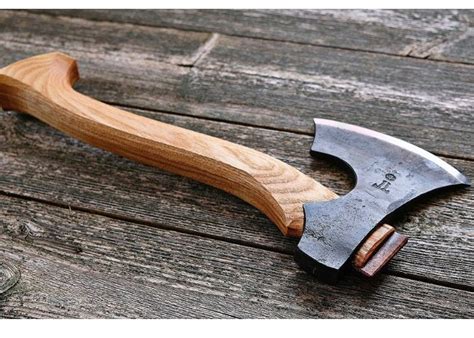 15 Best Wood for Axe Handle [Sturdier, Resistant & Cheaper]