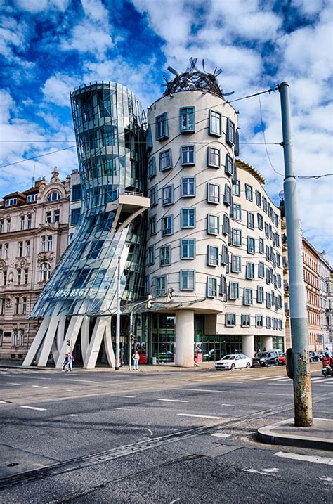 Iconic Buildings of Architect Frank Gehry That Will Inspire You