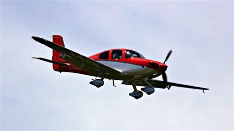 526HD | 2022 Cirrus SR22T landing at Lovell Field. | R.J. Duncan | Flickr