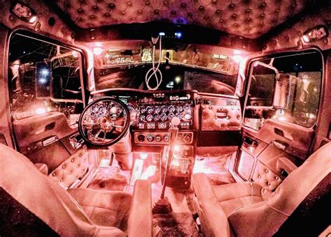 Show Trucks, Big Rig Trucks, Semi Trucks Interior, Truck Living, Ad ...