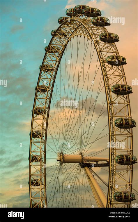 London Eye Tourist Attraction Evening Night Stock Photo - Alamy