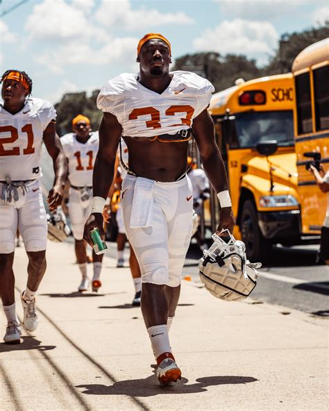 Texas Football on Twitter: "Clocking in. Ready to work 🤘 https://t.co ...