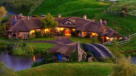 Hobbiton Movie Set - LetsGoKids