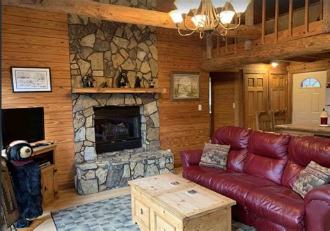 15 Coziest Cabins in Arkansas (Log Cabins, Cottages & More)