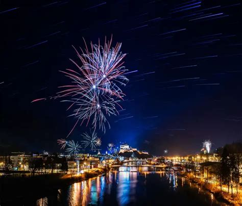 50 Sparkling Fireworks Photography Examples