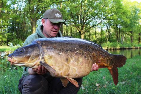 A guide to carp fishing on Europe’s canals - Dynamite Baits