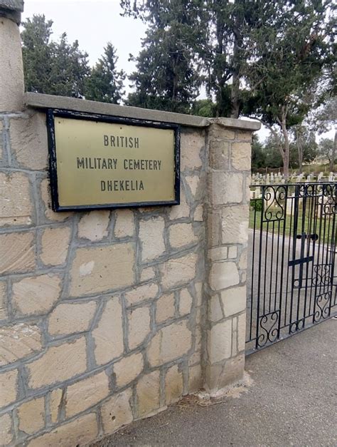 Dhekelia British Military Cemetery dans Larnaca, Larnaca - Cimetière ...