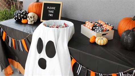 6 Spooktacular Halloween Party Treat Table Ideas That Will Give Your ...