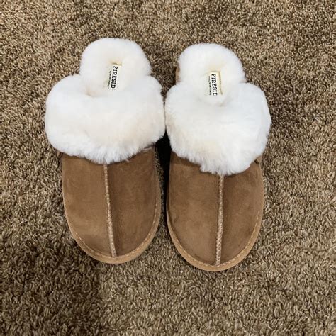 Dearfoam slippers never worn Size 7 but can fit. 6... - Depop