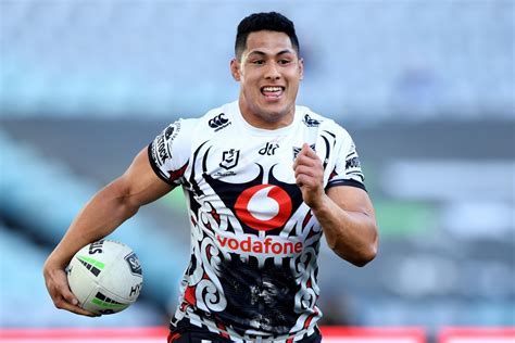 Roger Tuivasa-Sheck to cross codes at end of season | LoveRugbyLeague