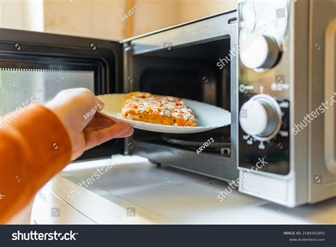 256 Pizza Pepperoni In Microwave Images, Stock Photos & Vectors ...