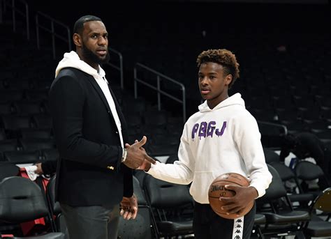 LeBron James' Son Bronny and His Teammates Pay Tribute to Kobe Bryant ...