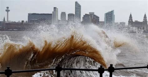 Hour-by-hour Met Office weather forecast as severe storm set to batter ...