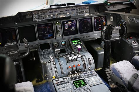 KLM MD-11 cockpit in Montreal - a photo on Flickriver