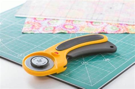 12 Best Rotary Cutter For Quilting Reviews 2021 | Smooth Cuts